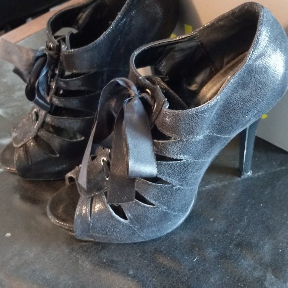 Charlotte Russe Ella Style Black Peep Toe Pumps - Picture 2 of 4